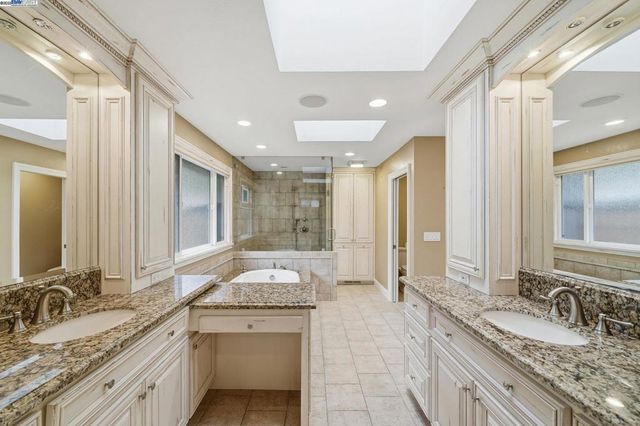 66 Oakridge Ct, Danville, CA 94526