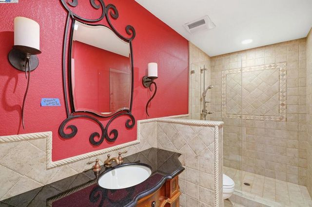 66 Oakridge Ct, Danville, CA 94526