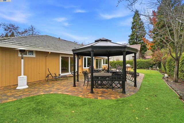 66 Oakridge Ct, Danville, CA 94526