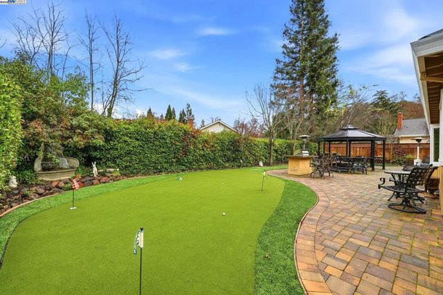 66 Oakridge Ct, Danville, CA 94526