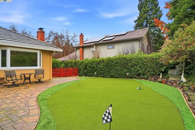 66 Oakridge Ct, Danville, CA 94526