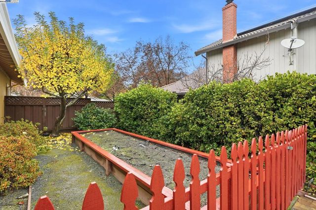 66 Oakridge Ct, Danville, CA 94526