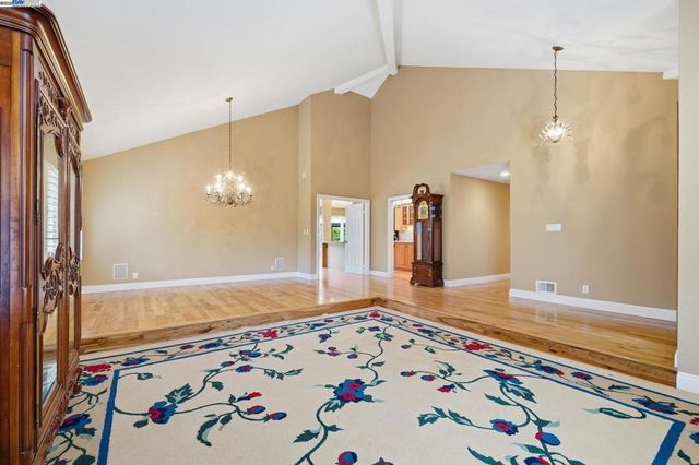 66 Oakridge Ct, Danville, CA 94526