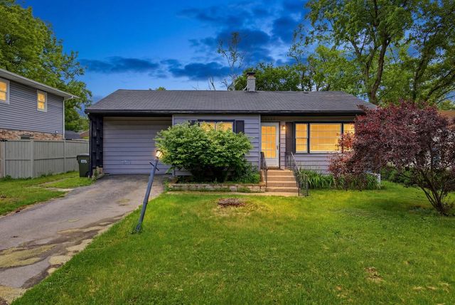 1112 Spruce Street, Lake In The Hills, IL 60156