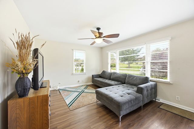 1112 Spruce Street, Lake In The Hills, IL 60156