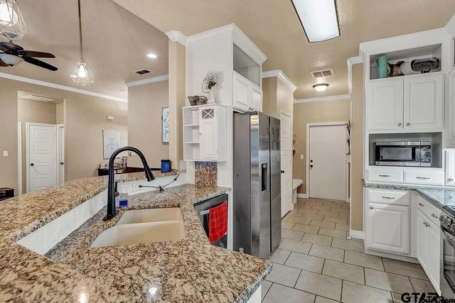 16165 Chris Ln, Tyler, TX 75703