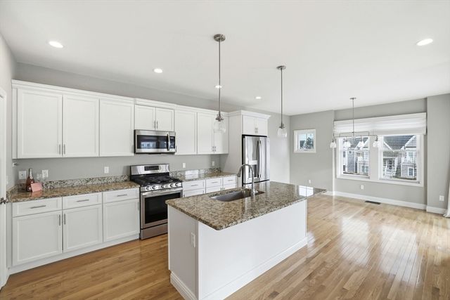 20 Daisy Ln, Plymouth, MA 02360