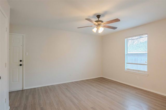 527 Crowley Road, Arlington, TX 76012