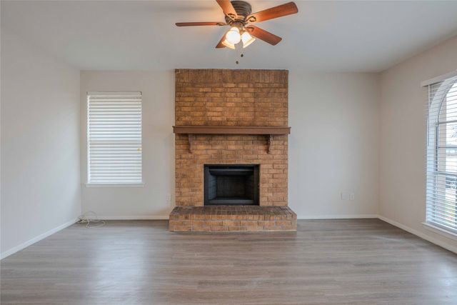 527 Crowley Road, Arlington, TX 76012