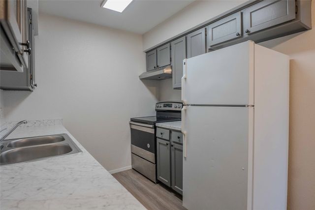 527 Crowley Road, Arlington, TX 76012