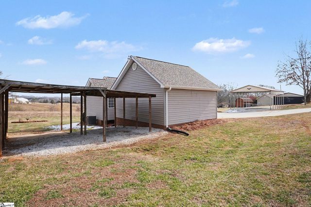 121 Bridgewater Road, Pickens, SC 29671