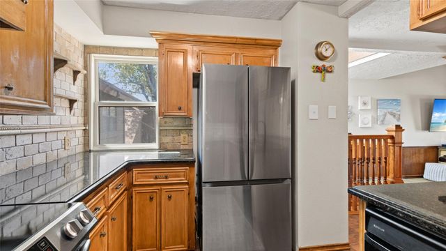 655 Davis Road, League City, TX 77573