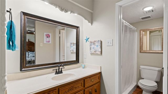 655 Davis Road, League City, TX 77573
