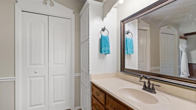 655 Davis Road, League City, TX 77573