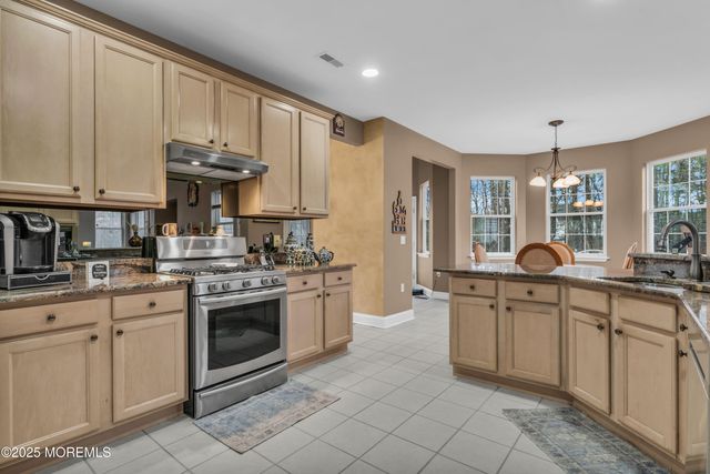 27 Stonehenge Court, Jackson, NJ 08527