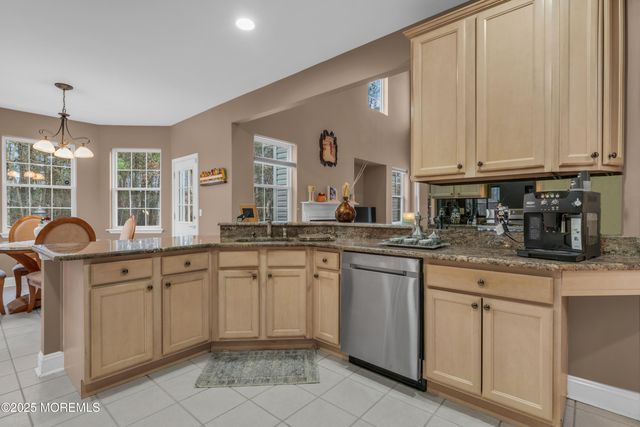 27 Stonehenge Court, Jackson, NJ 08527