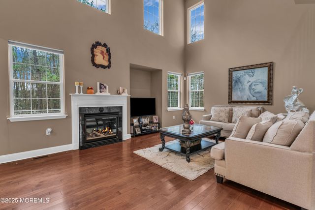 27 Stonehenge Court, Jackson, NJ 08527