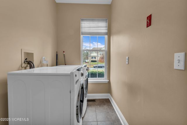 27 Stonehenge Court, Jackson, NJ 08527