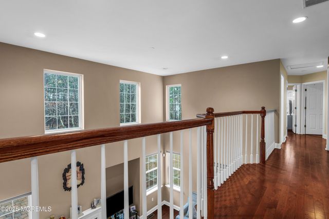 27 Stonehenge Court, Jackson, NJ 08527