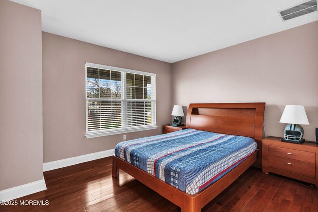 27 Stonehenge Court, Jackson, NJ 08527