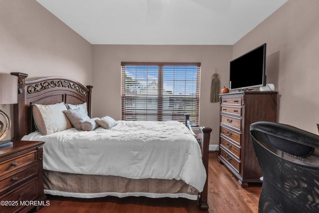 27 Stonehenge Court, Jackson, NJ 08527