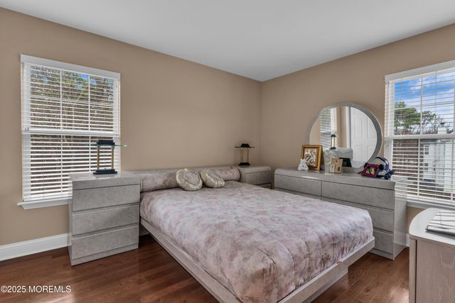 27 Stonehenge Court, Jackson, NJ 08527