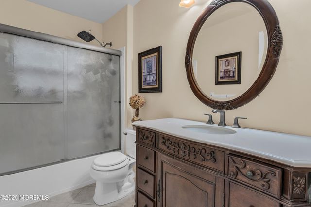 27 Stonehenge Court, Jackson, NJ 08527