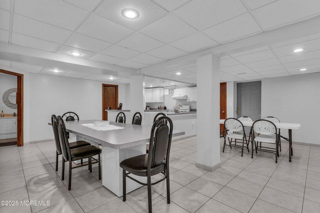 27 Stonehenge Court, Jackson, NJ 08527