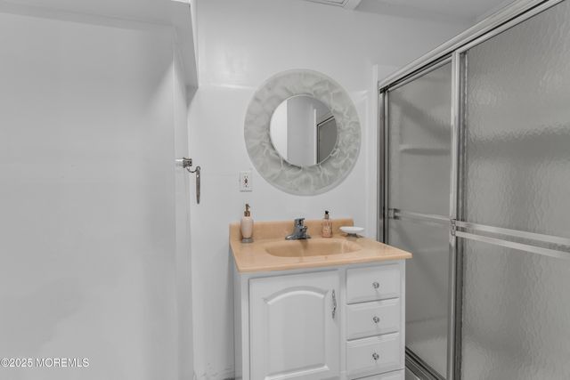 27 Stonehenge Court, Jackson, NJ 08527