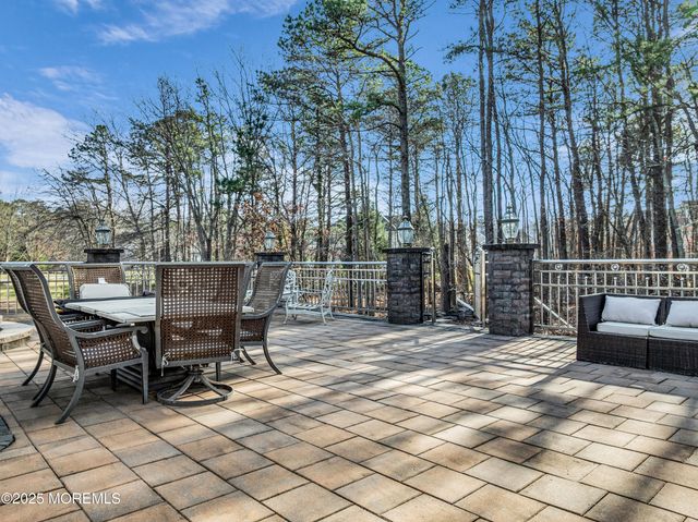 27 Stonehenge Court, Jackson, NJ 08527