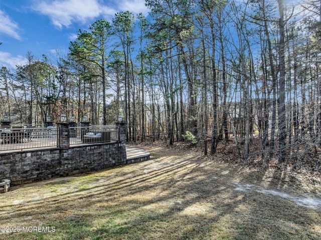 27 Stonehenge Court, Jackson, NJ 08527