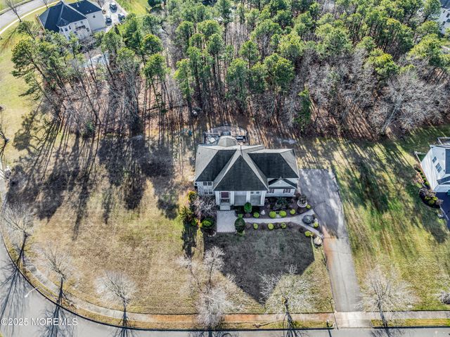 27 Stonehenge Court, Jackson, NJ 08527