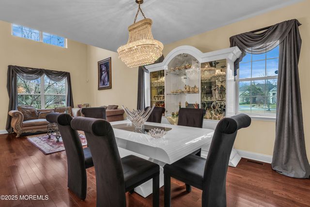 27 Stonehenge Court, Jackson, NJ 08527