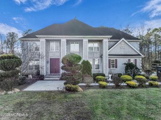 27 Stonehenge Court, Jackson, NJ 08527