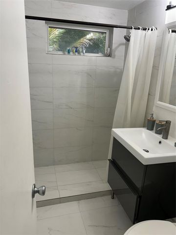 720 NE 17th Ct, Fort Lauderdale, FL 33305