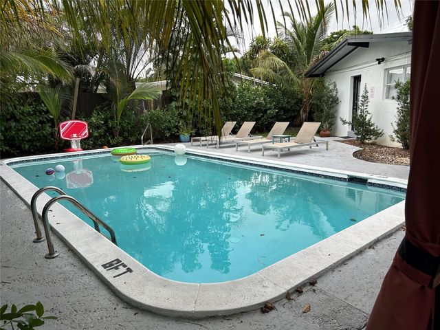 720 NE 17th Ct, Fort Lauderdale, FL 33305