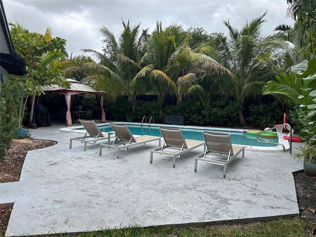 720 NE 17th Ct, Fort Lauderdale, FL 33305