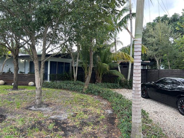 720 NE 17th Ct, Fort Lauderdale, FL 33305