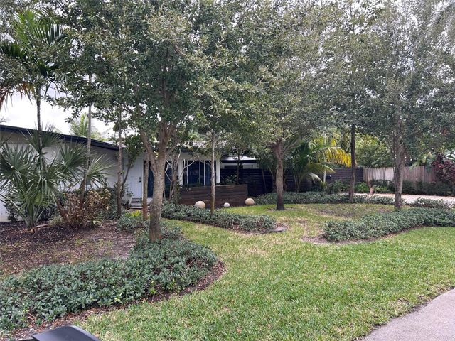 720 NE 17th Ct, Fort Lauderdale, FL 33305