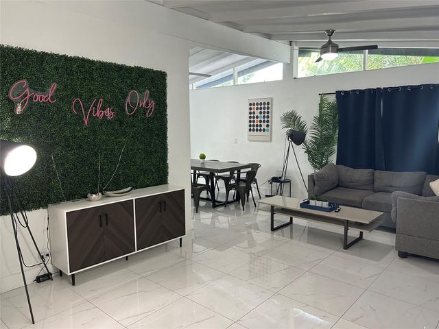 720 NE 17th Ct, Fort Lauderdale, FL 33305