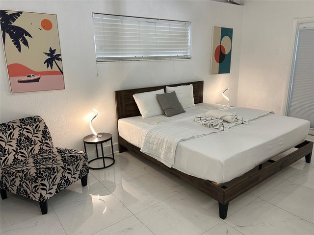 720 NE 17th Ct, Fort Lauderdale, FL 33305