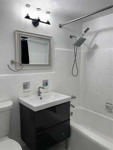 720 NE 17th Ct, Fort Lauderdale, FL 33305