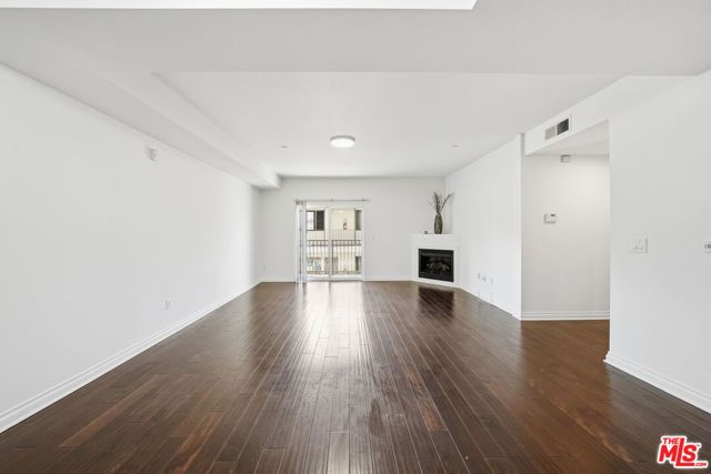 956 S Wilton Place 203, Los Angeles, CA 90019