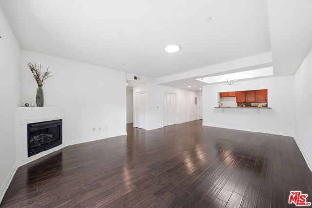 956 S Wilton Place 203, Los Angeles, CA 90019
