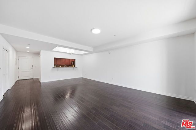 956 S Wilton Place 203, Los Angeles, CA 90019
