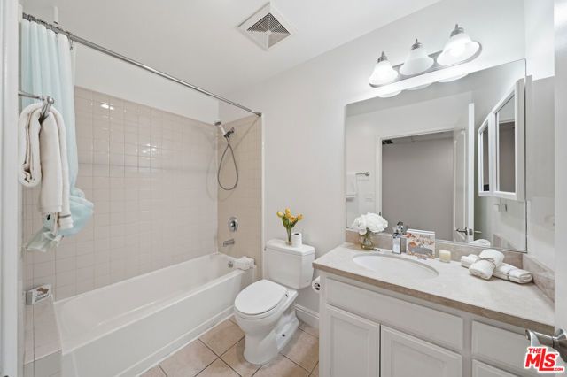 956 S Wilton Place 203, Los Angeles, CA 90019