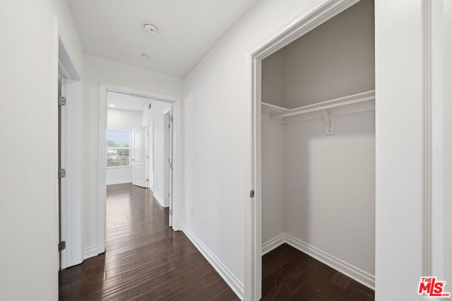 956 S Wilton Place 203, Los Angeles, CA 90019