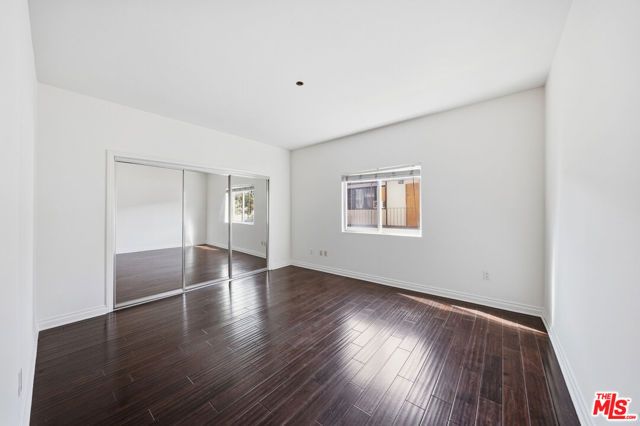 956 S Wilton Place 203, Los Angeles, CA 90019