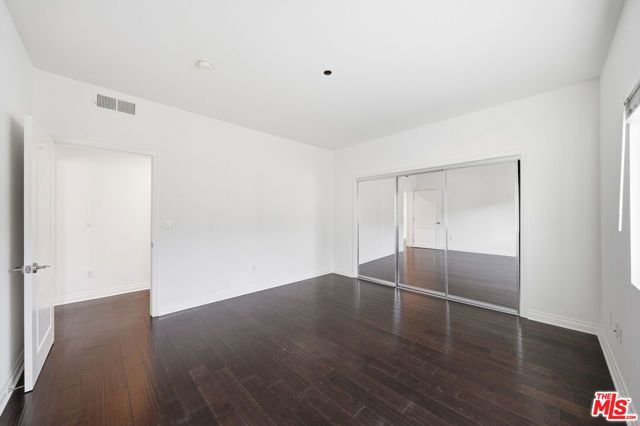 956 S Wilton Place 203, Los Angeles, CA 90019