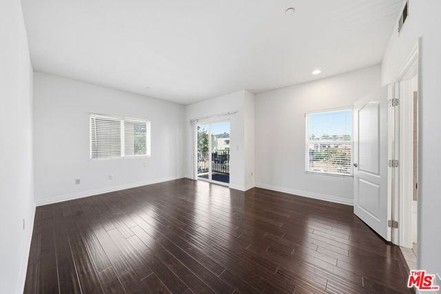 956 S Wilton Place 203, Los Angeles, CA 90019